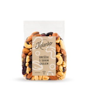 Oreščki s suhim sadjem kot naraven in hrustljav prigrizek.